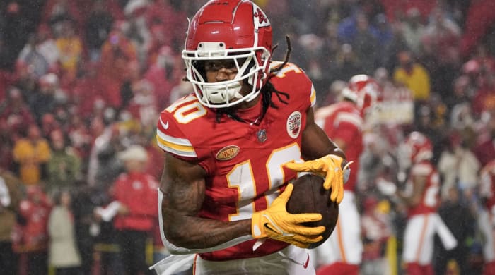 Nov 20, 2023; Kansas City, Missouri, USA; Kansas City Chiefs running back Isiah Pacheco (10) warms up against the Philadelphia Eagles prior to a game at GEHA Field at Arrowhead Stadium. Mandatory Credit: Denny Medley-USA TODAY Sports